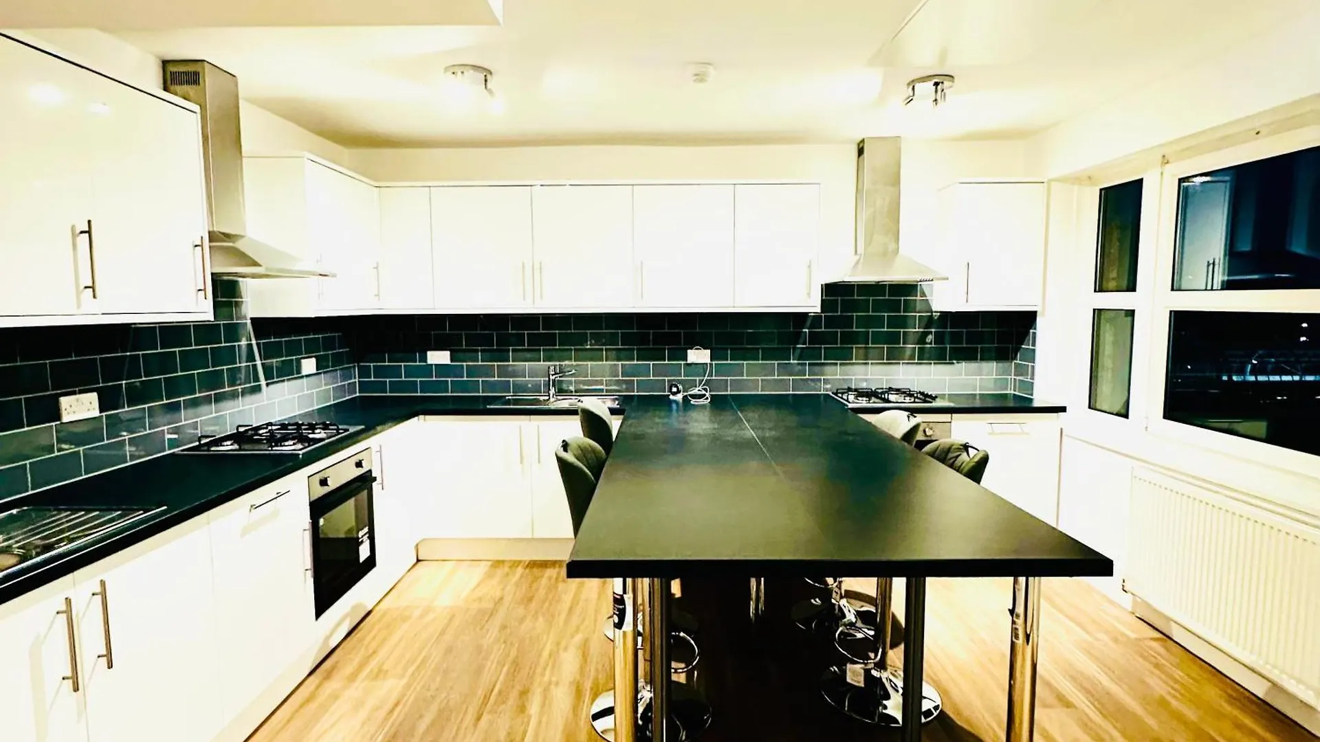 Mika Accommodation ロンドン